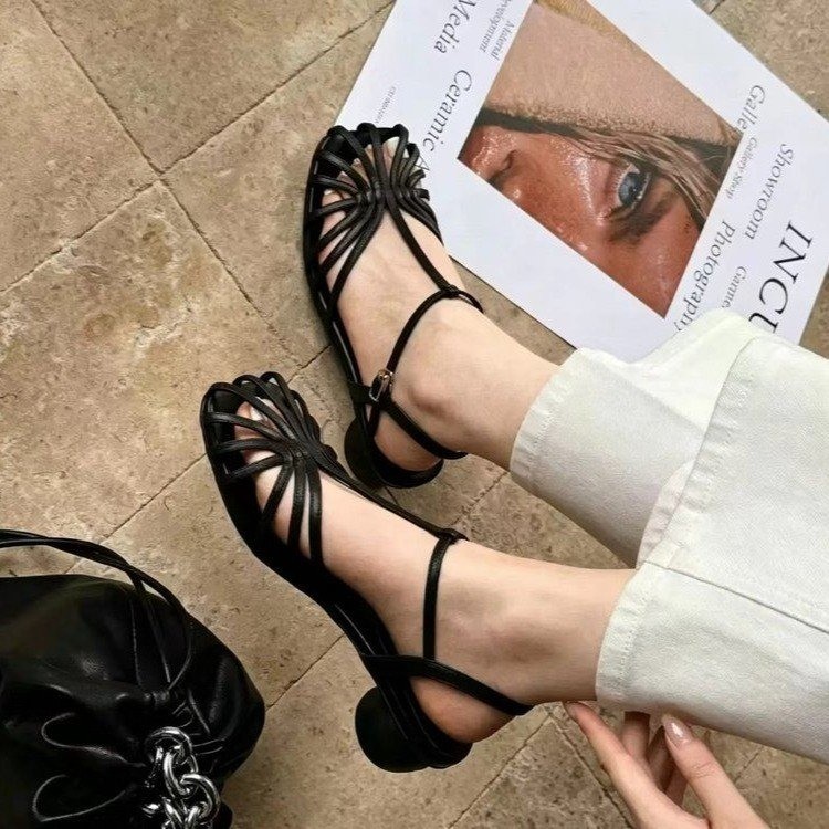Vintage Fashion In 2026 - Французские винтажные плетеные сандалии с закрытым