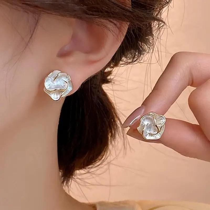 Женские винтажные серьги-гвозд – обзор и цена Vintage Fashion Trends 2026